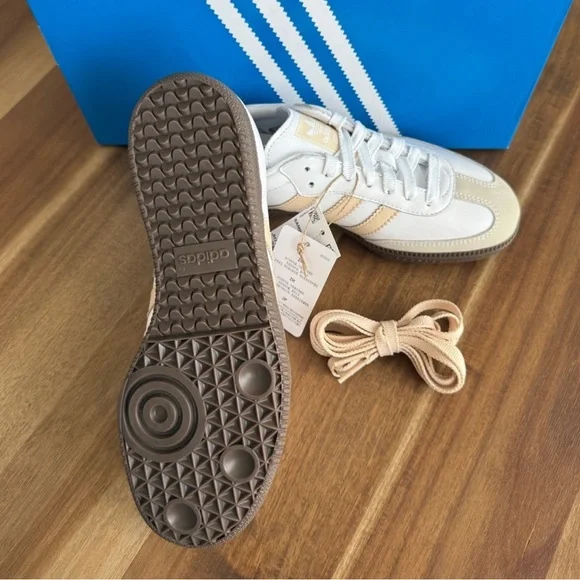 NEW Adidas Samba OG Women’s Sneakers in White - Picture 3 of 10